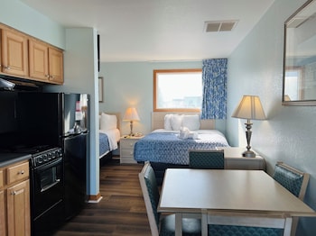 Deluxe Studio Suite with Two Double Beds - First Floor - Non Smoking