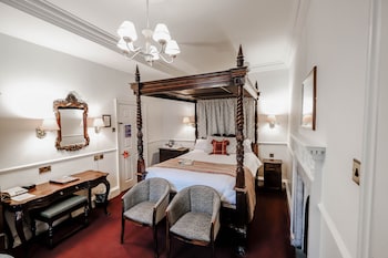 Standard Room, 1 Queen Bed, Non Smoking (Canopy Bed)