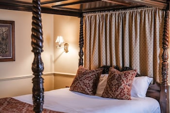 Standard Room, 1 Queen Bed, Non Smoking (Canopy Bed)