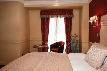 Deluxe Room, 1 Queen Bed, Non Smoking