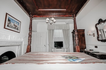Standard Room, 1 Queen Bed, Non Smoking (Canopy Bed)