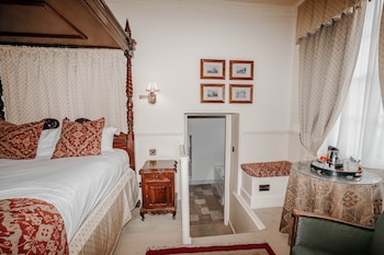Standard Room, 1 Queen Bed, Non Smoking (Canopy Bed)