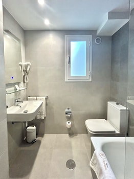 City Twin Room, City View (Exterior)
