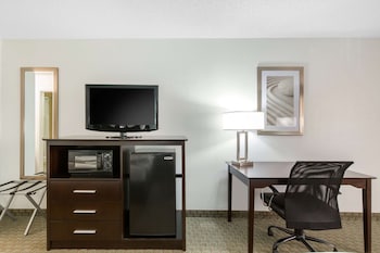 Standard Room, 2 Queen Beds, Non Smoking