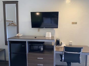 Deluxe Room, 1 Queen Bed, Accessible, Non Smoking