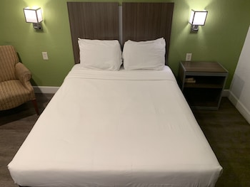 Deluxe Room, 1 Queen Bed, Accessible, Non Smoking