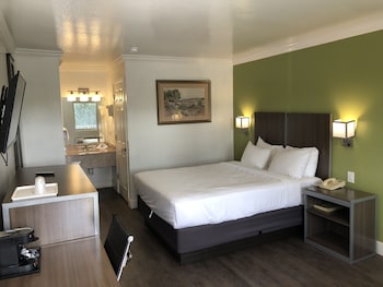 Deluxe Room, 1 Queen Bed, Non Smoking
