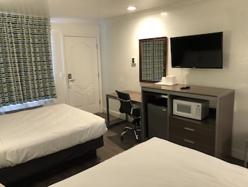 Deluxe Room, 2 Queen Beds, Non Smoking