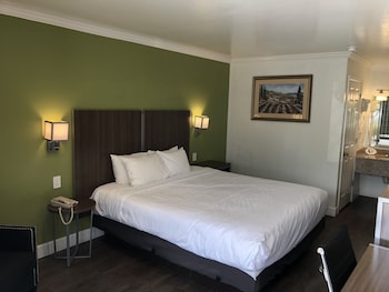Deluxe Room, 1 King Bed, Non Smoking