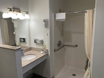 Deluxe Room, 1 Queen Bed, Accessible, Non Smoking