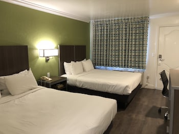 Deluxe Room, 2 Queen Beds, Non Smoking