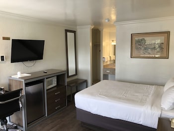 Deluxe Room, 1 Queen Bed, Non Smoking