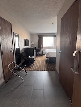 Room, 1 King Bed, Accessible, Non Smoking (Mobility/Tub w/Grab Bars)
