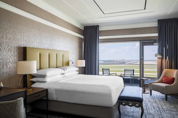 Room, 1 King Bed (Mobility Accessible, Tub)