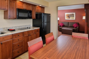 Suite, 1 King Bed, Non Smoking, Kitchenette