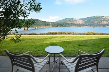 Deluxe Room, 2 Queen Beds, Bathtub, River View (Pet Friendly by Request)