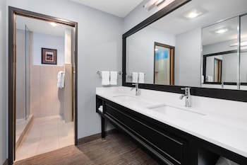 Deluxe Room, 1 King Bed, Patio, River View (Oversized Room, No Pets)
