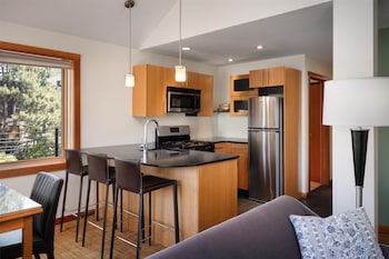 Suite, 2 King Beds, River View (Kitchen & Balcony, No Pets)