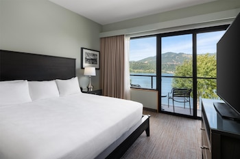 Executive Studio Suite, 1 King Bed, Balcony, River View (No pets/No guests under 21)