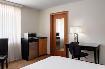 Standard Room, 1 Queen Bed, Connecting Rooms (No Pets)