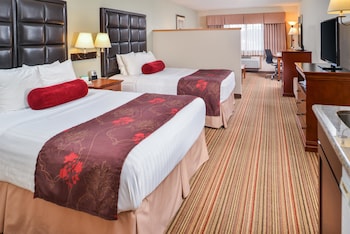 Junior Suite, 2 Queen Beds, Non Smoking, Refrigerator & Microwave