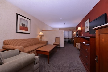 Junior Suite, 1 King Bed, Non Smoking, Refrigerator & Microwave