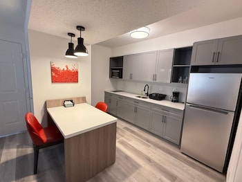 Deluxe Suite, 1 King Bed, Non Smoking