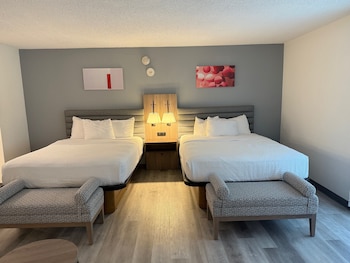 Deluxe Suite, 2 Queen Beds, Non Smoking