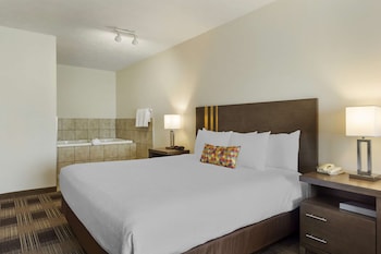 Suite, 1 King Bed, Non Smoking, Jetted Tub (Full Kitchen)