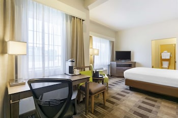 Standard Room, 1 Queen Bed, Non Smoking, Refrigerator & Microwave
