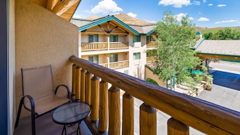Suite, 1 King Bed, Non Smoking, Balcony (Larger Room)