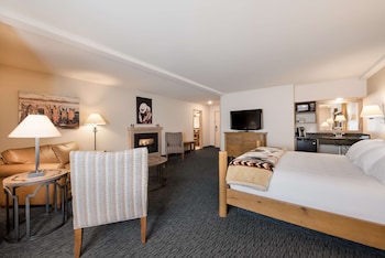 Standard Room, 1 King Bed, Non Smoking, Fireplace (Larger Room)