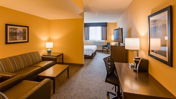 Suite, 1 King Bed, Non Smoking, Refrigerator & Microwave