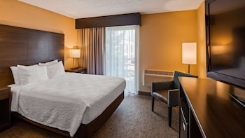 Suite, 1 Queen Bed, Non Smoking, Balcony