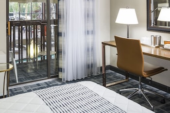 Room, 2 Queen Beds, Balcony, Pool View