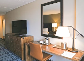 2 King Beds with Side Balcony