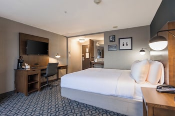 Standard Room, 1 King Bed, River View