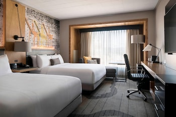 Room, 2 Queen Beds (Mobility/Hearing Accessible, Tub)