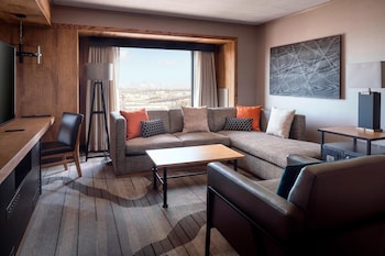 Suite, 1 King Bed (Mobility Accessible, Roll-in Shower)
