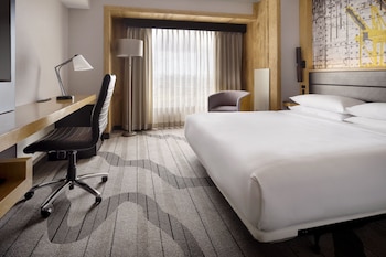 Room, 1 King Bed (Mobility Accessible, Tub)