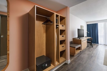 Room, 2 Queen Beds, Accessible (3x3 Shower)