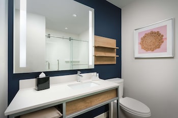 Room, 1 King Bed (Gulf View)