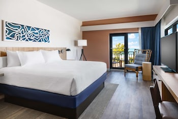 Room, 1 King Bed, Corner (Gulf View)