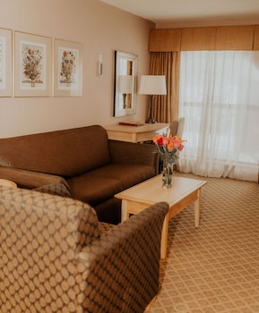 Suite (Parlor)
