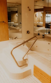 Suite, 1 King Bed with Sofa bed, Hot Tub