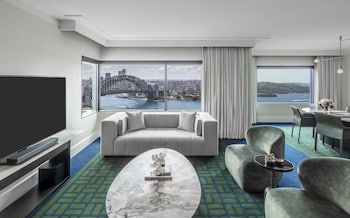 1 King Governor Opera Suite Club Lounge Access
