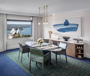 1 King Governor Opera Suite Club Lounge Access