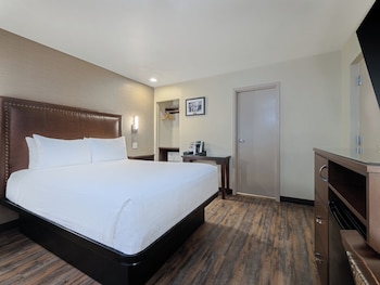 Standard Room, 1 Queen Bed