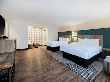 Premium Room, 2 Queen Beds (Pet Friendly)