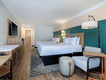 Standard Room, 2 Queen Beds (Pet Friendly)
